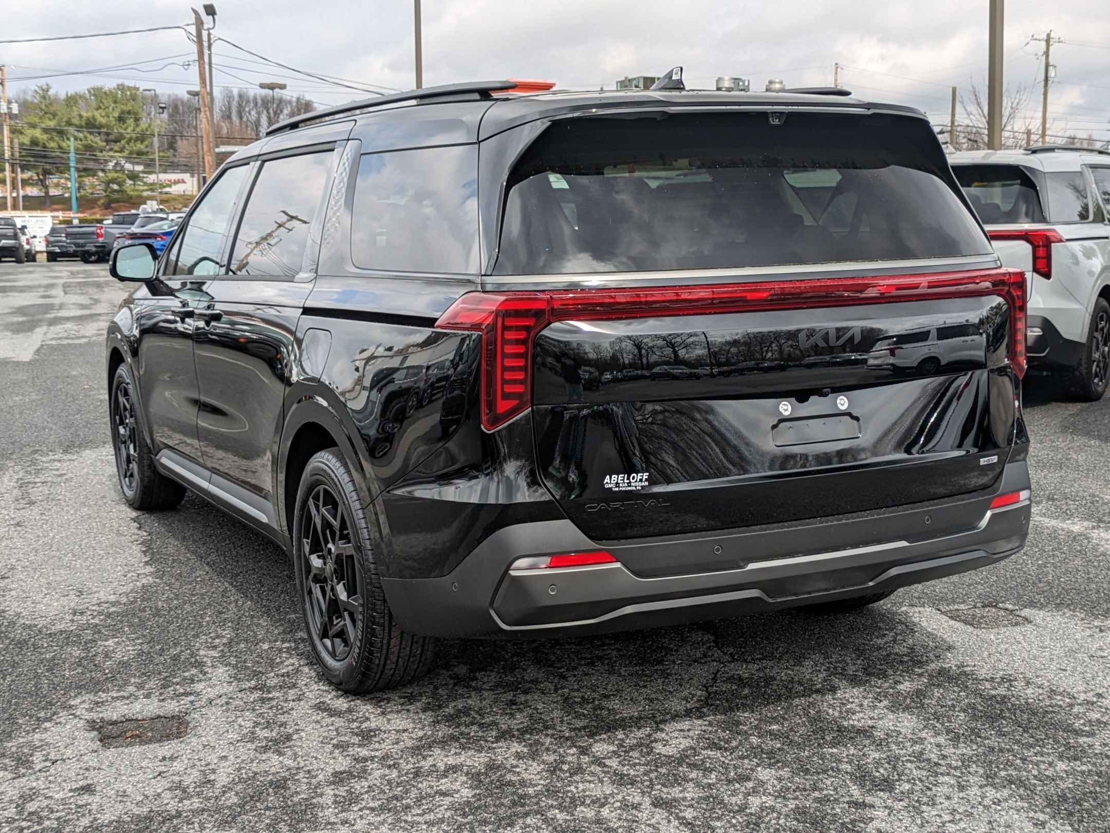 2025 Kia Carnival SX Prestige photo 2