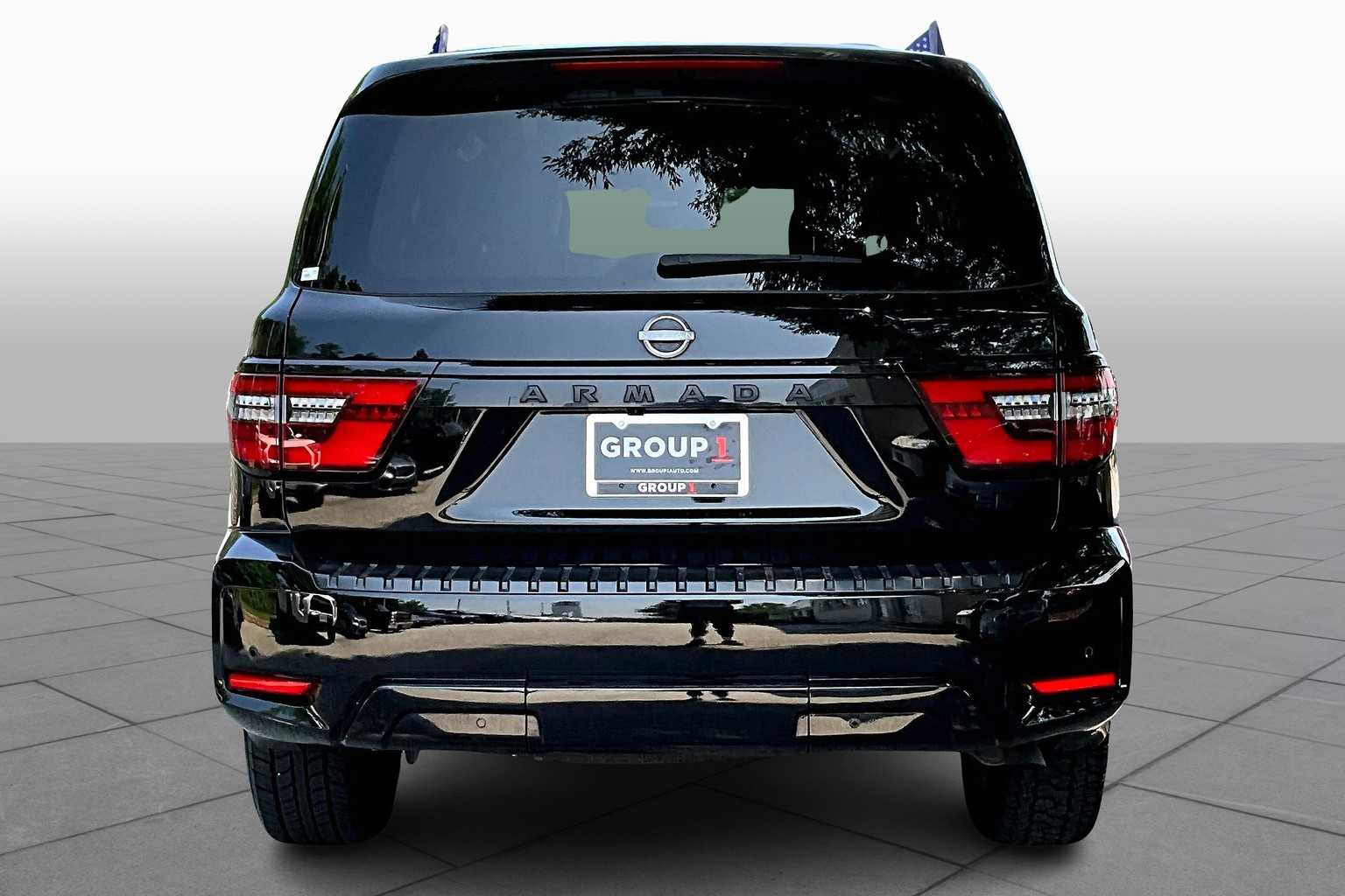 2023 Nissan Armada SL photo 2