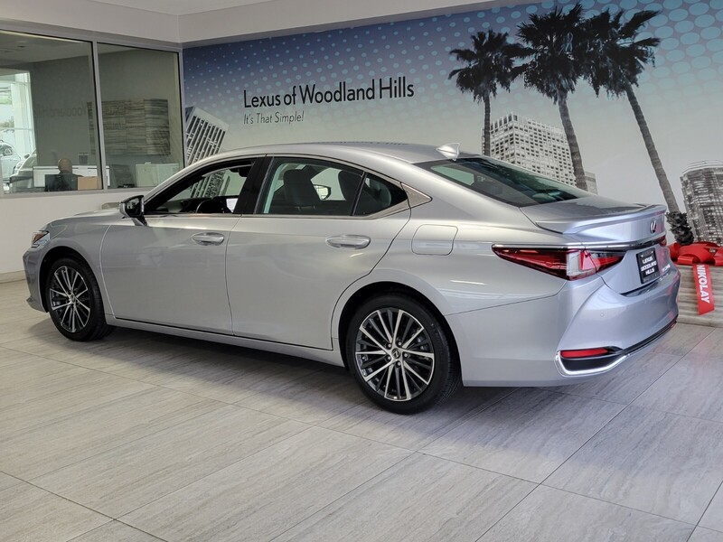 2025 Lexus ES 300h photo 2