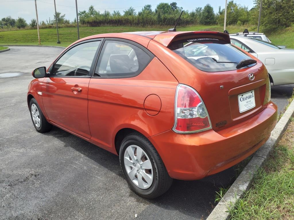 2011 Hyundai Accent GS photo 2