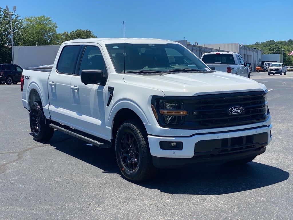 2025 Ford F-150 XLT photo 2