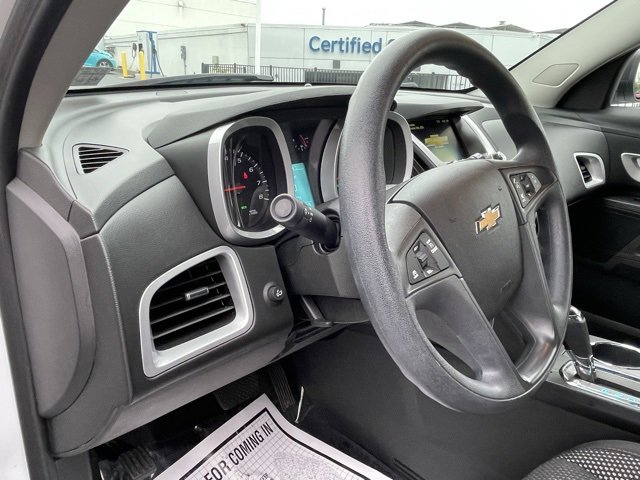 2017 Chevrolet Equinox LS photo 16