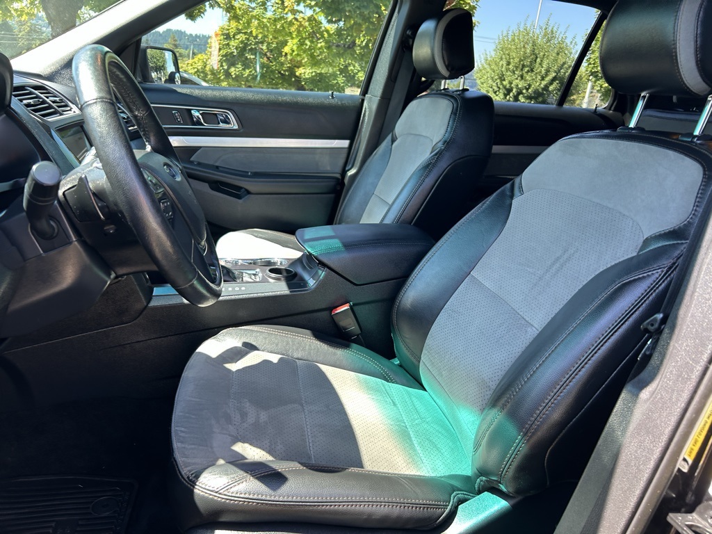 2017 Ford Explorer XLT photo 22