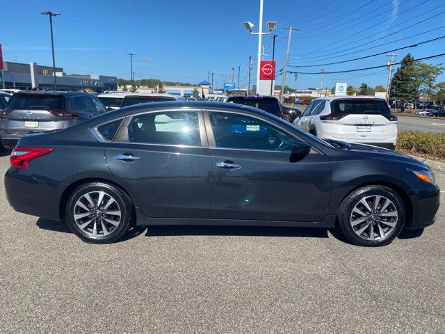 2017 Nissan Altima 2.5 SV photo 2
