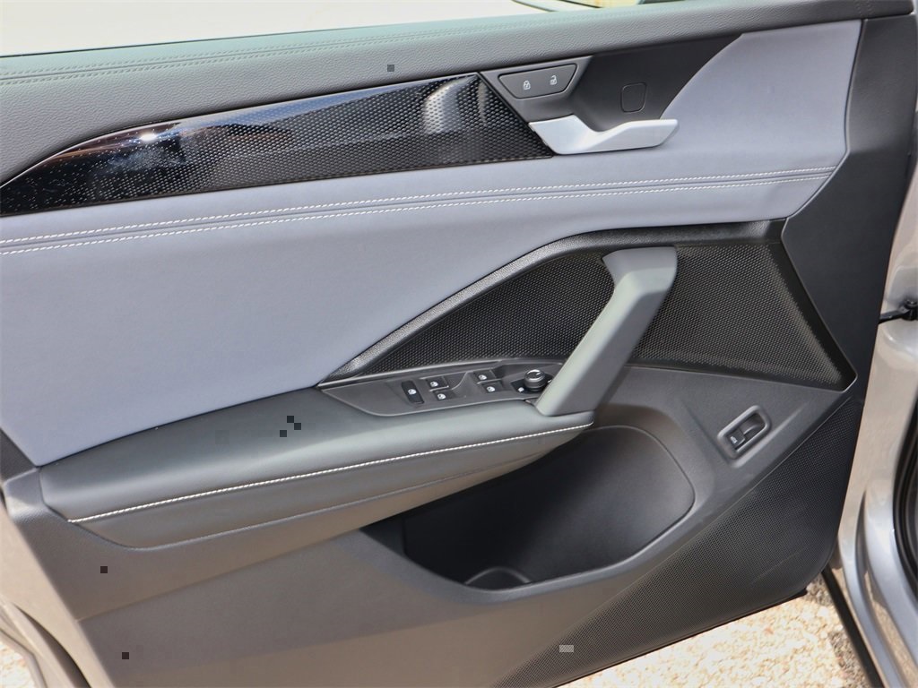 2025 Volkswagen Tiguan SE photo 13