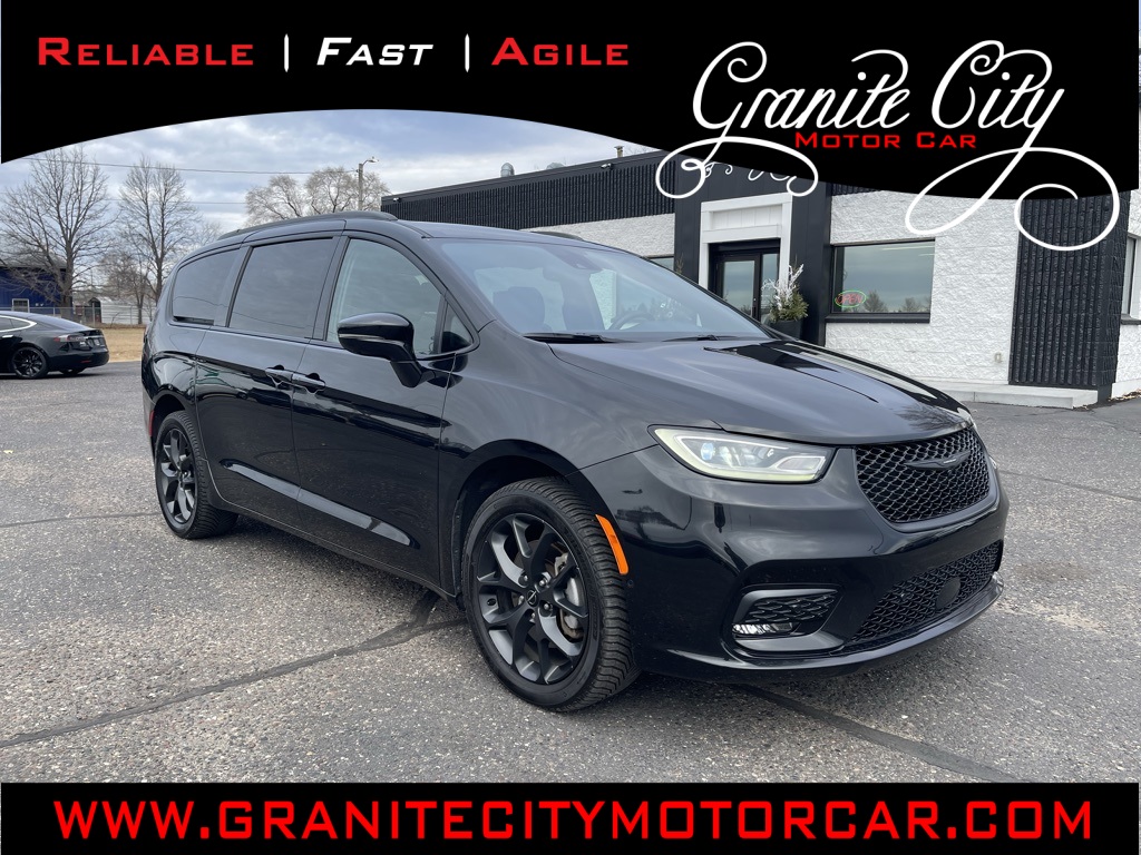 2021 Chrysler Pacifica Limited's photo