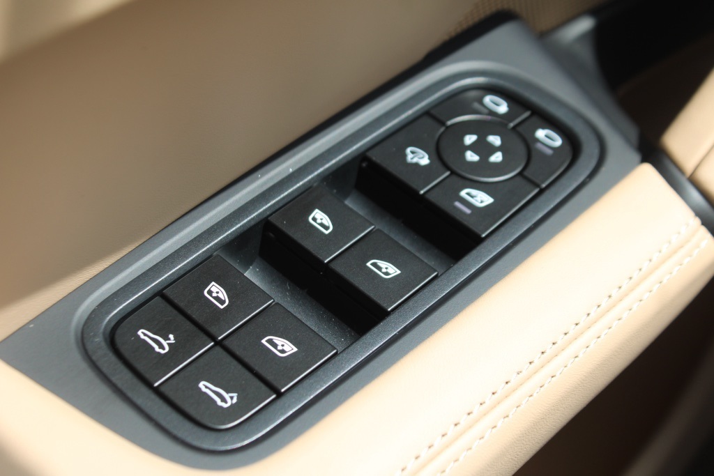 2026 Porsche Cayenne Coupe photo 19