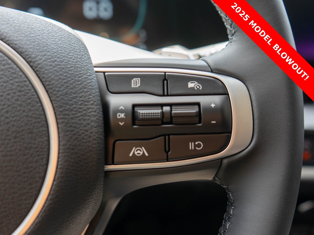 2025 Kia Sportage EX photo 17