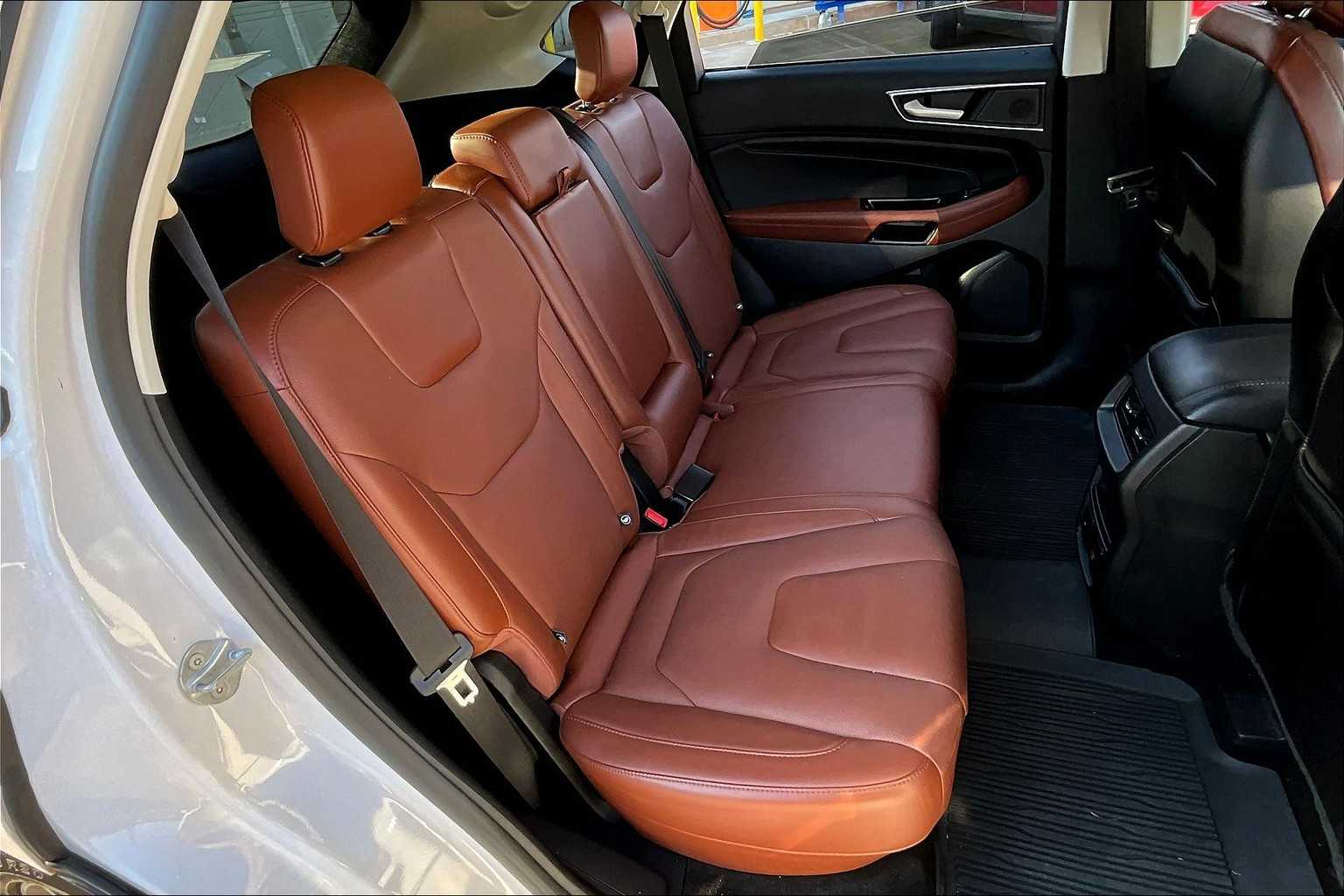 2019 Ford Edge Titanium photo 17