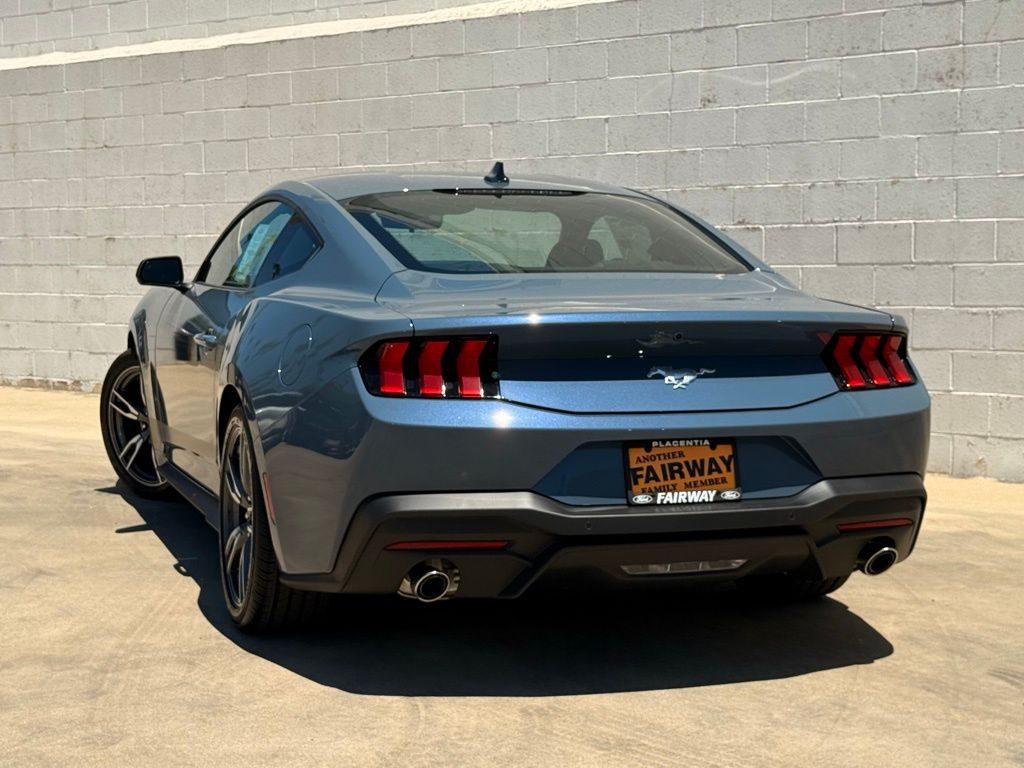2025 Ford Mustang EcoBoost photo 4