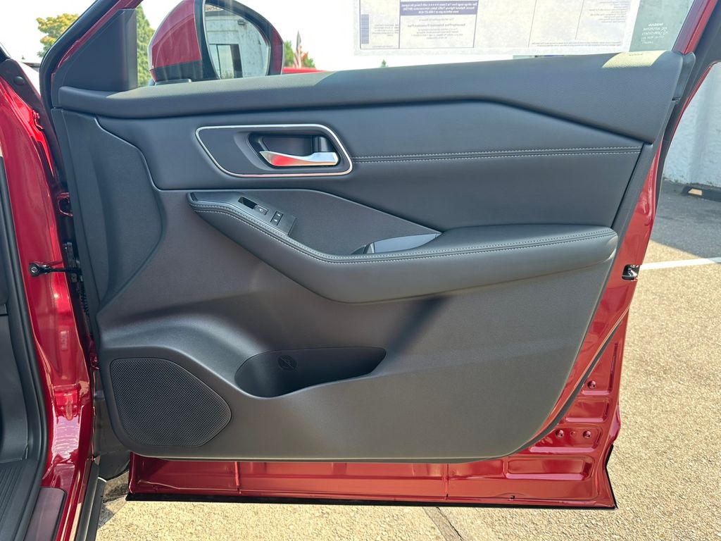 2026 Nissan Rogue Platinum photo 22