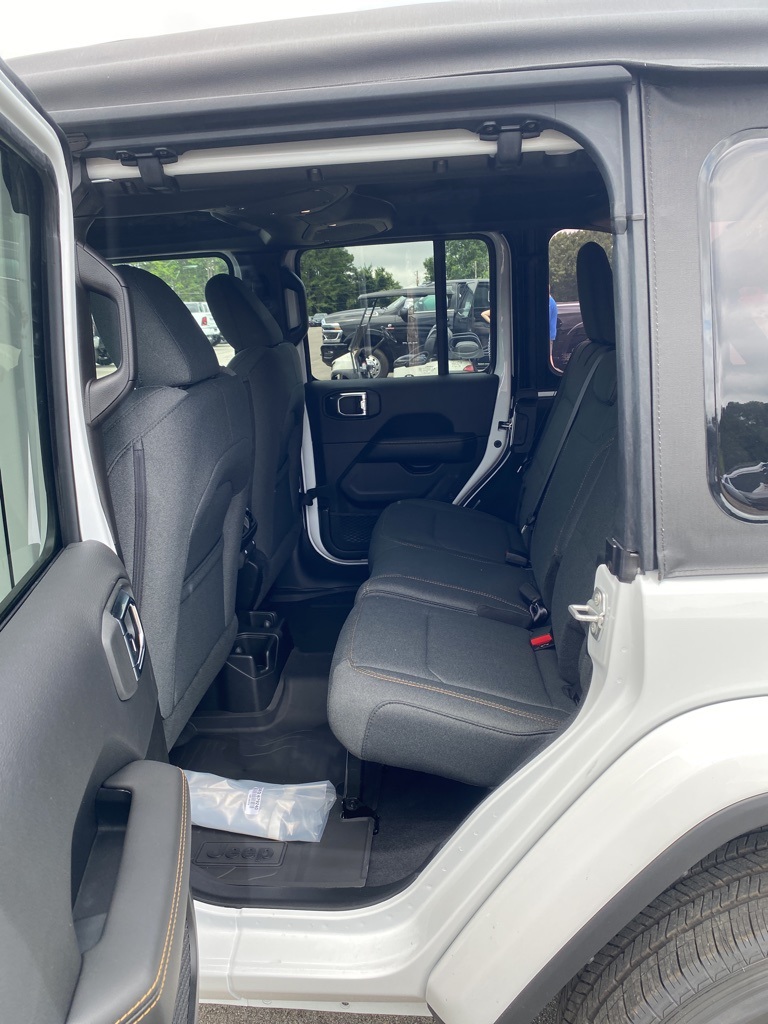 2025 Jeep Wrangler Sahara photo 13