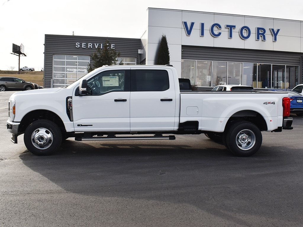 2025 Ford F-350 XLT photo 2
