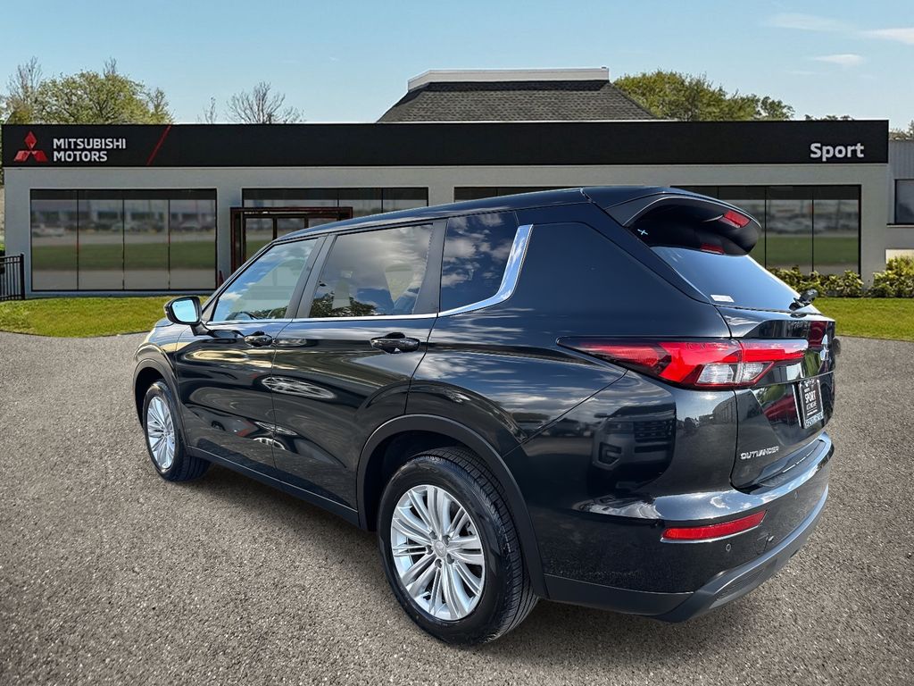 2022 Mitsubishi Outlander ES photo 4