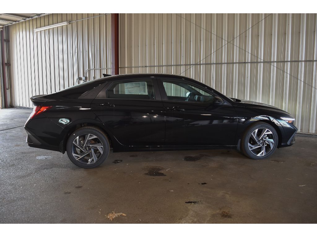 2025 Hyundai Elantra SEL Sport photo 7