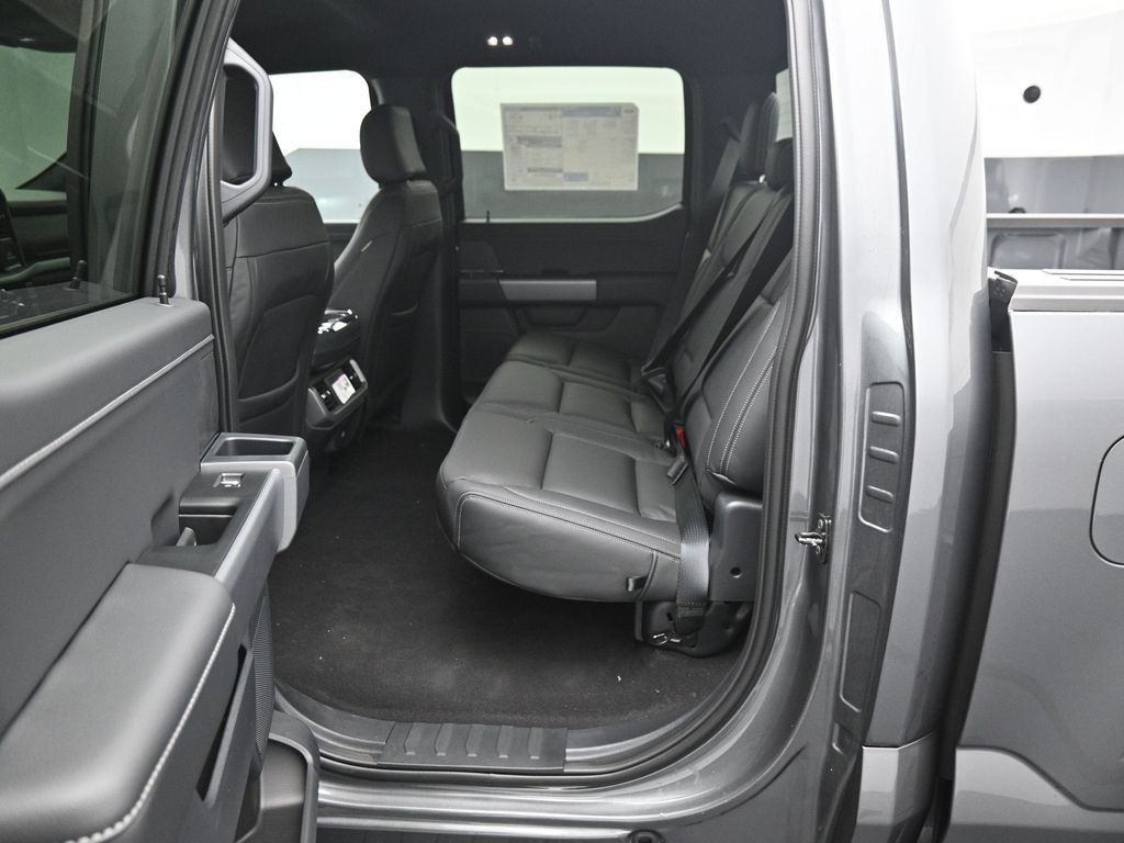 2025 Ford F-150 XLT photo 16