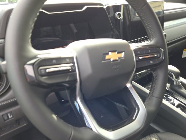 2025 Chevrolet Colorado Work Truck LT photo 9