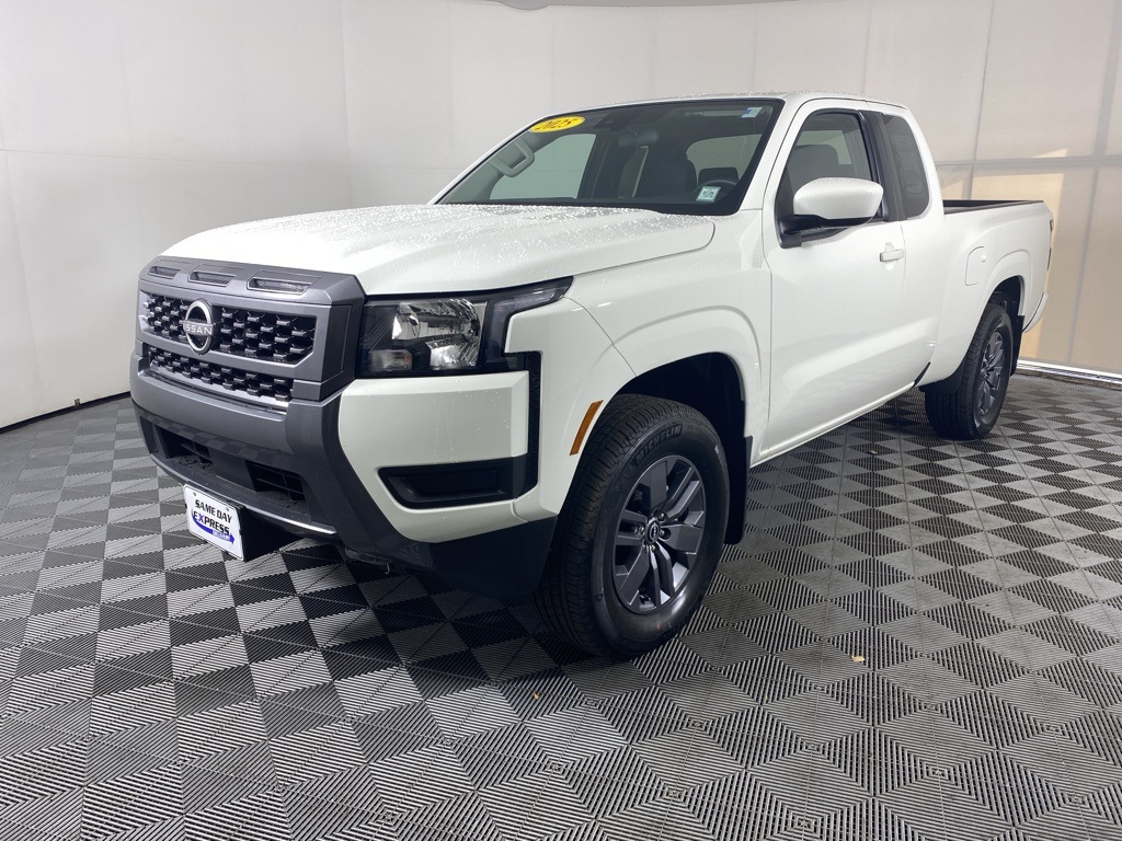 2025 Nissan Frontier SV photo 3