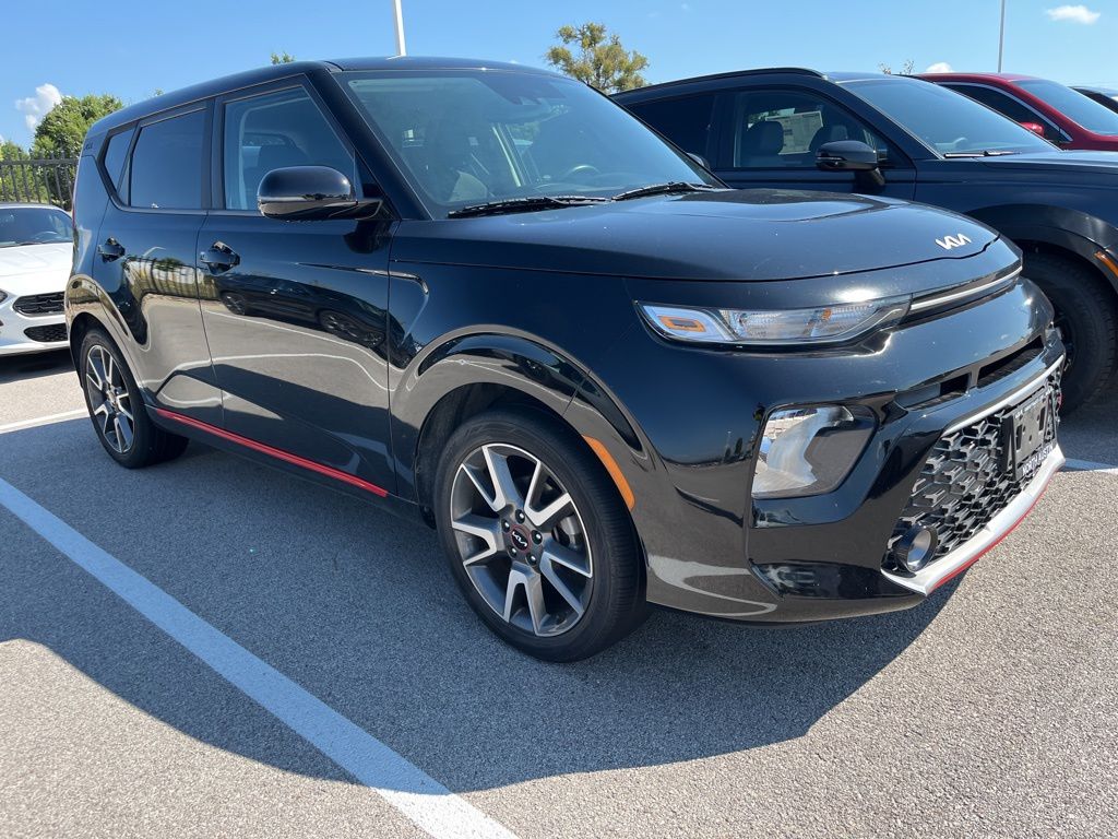 2022 Kia Soul GT-Line photo 2