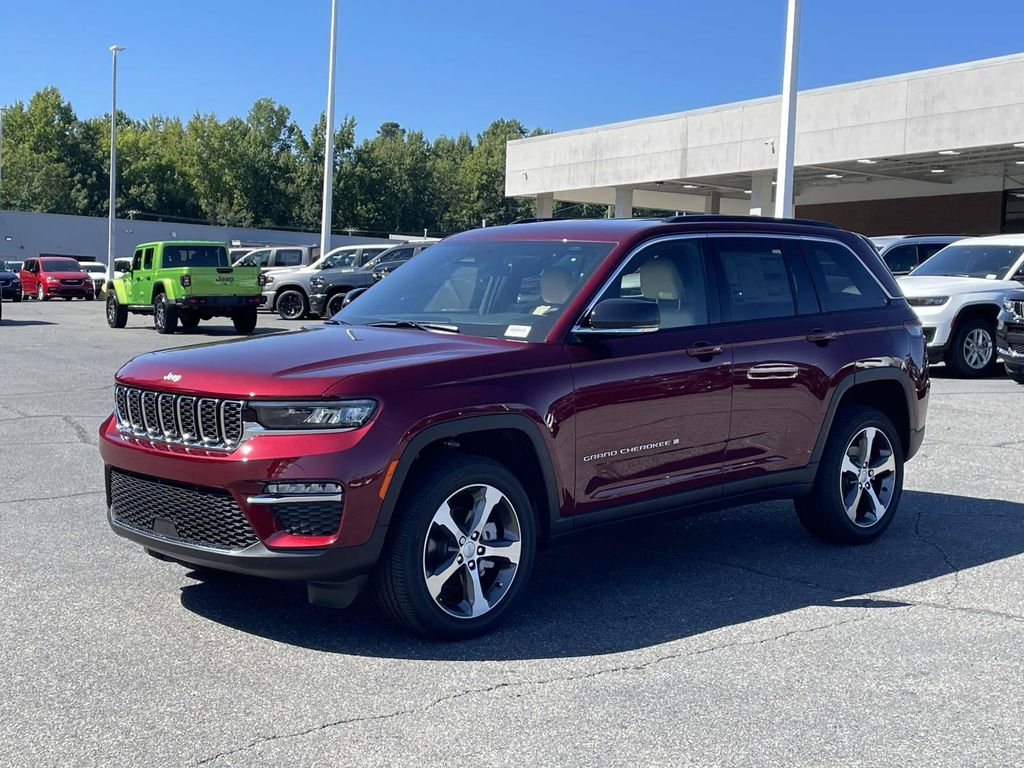 2025 Jeep Grand Cherokee Limited photo 3