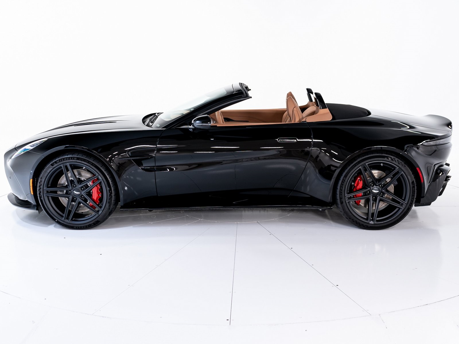 2026 Aston Martin Vantage Roadster photo 2