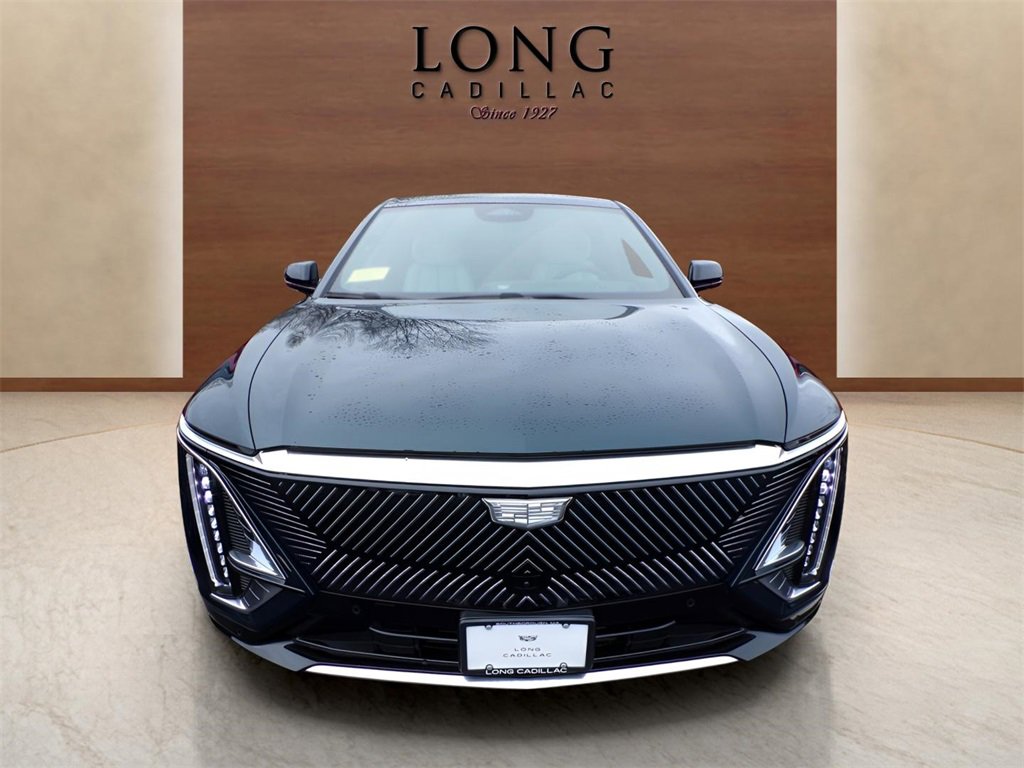 2025 Cadillac Lyriq Luxury photo 2