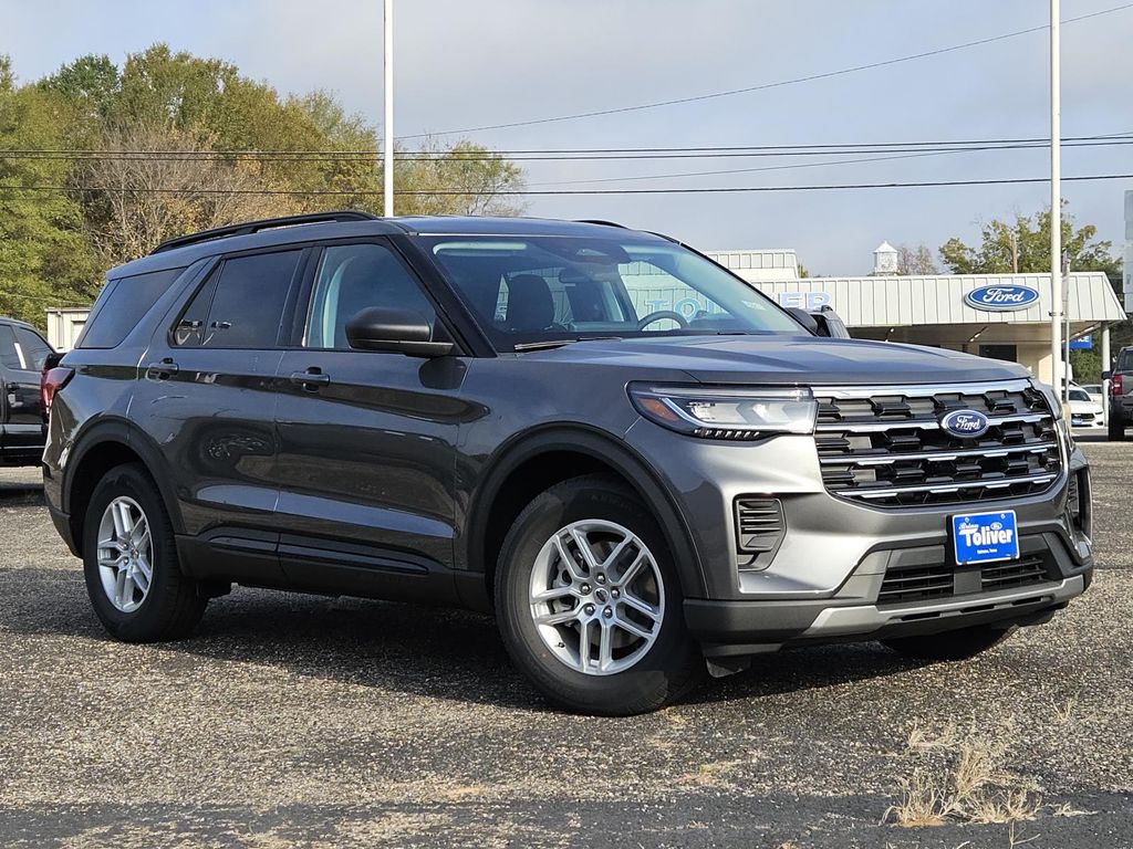 2026 Ford Explorer photo 2