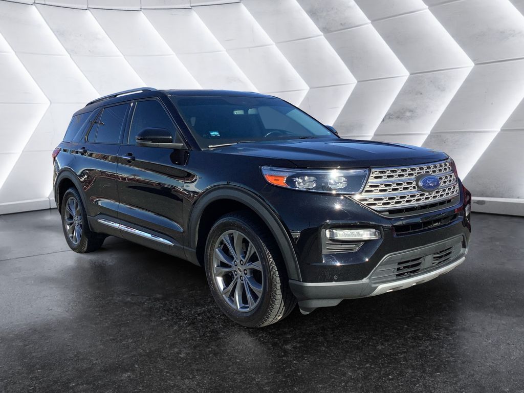 2022 Ford Explorer Limited's photo