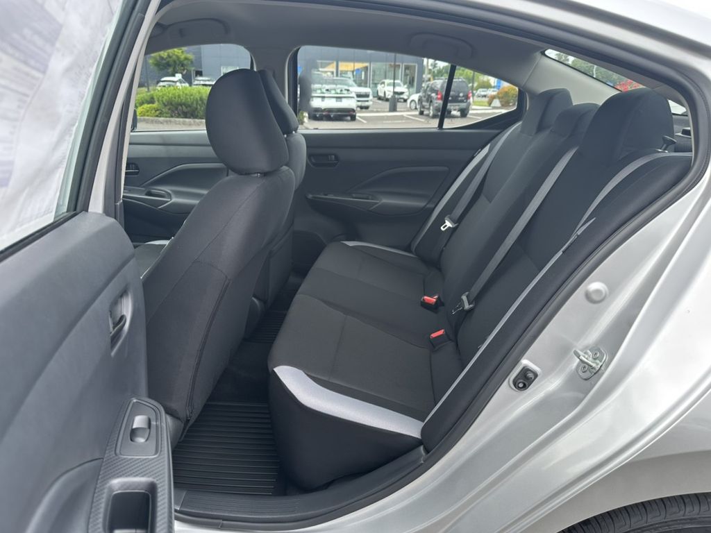 2025 Nissan Versa 1.6 S photo 23