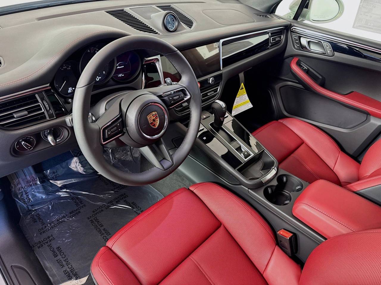 2025 Porsche Macan T photo 4
