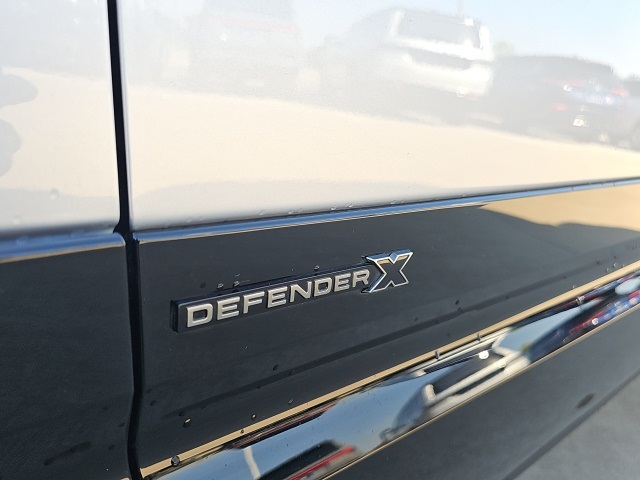 2024 Land Rover Defender 110 photo 8