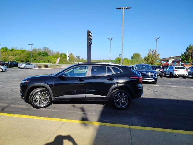 2025 Chevrolet Trax LT photo 3