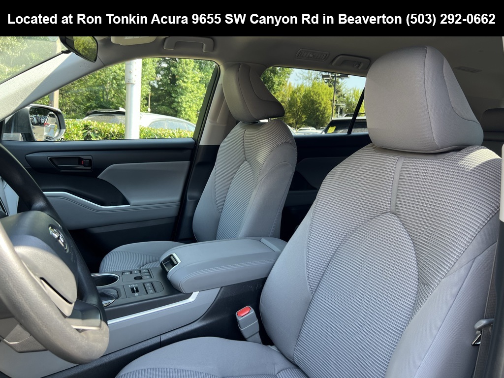 2023 Toyota Highlander L photo 12