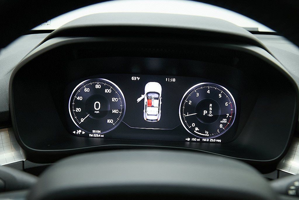 2019 VOLVO XC40 - Image 15