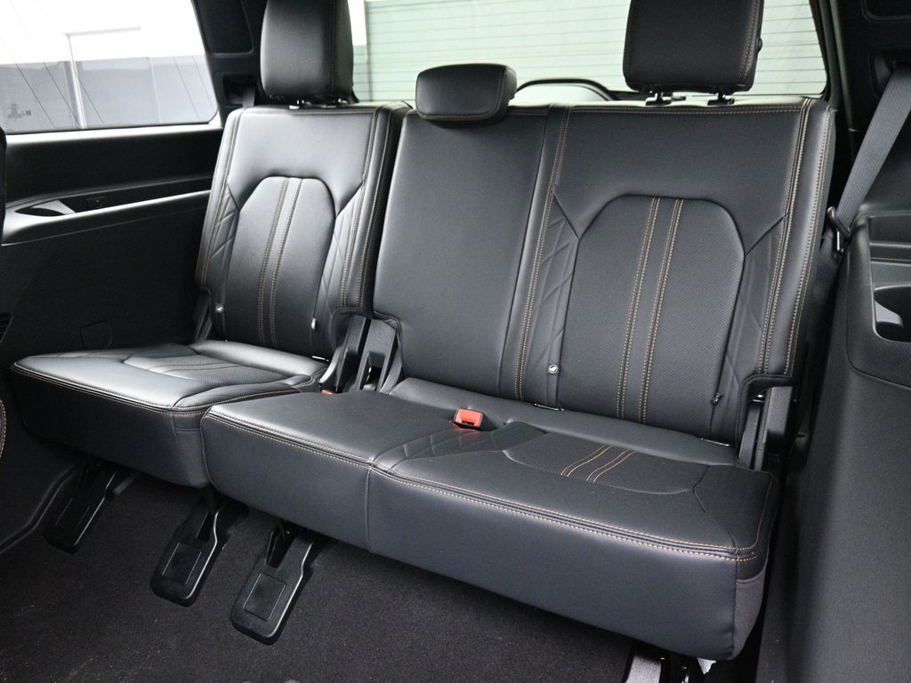2024 Ford Expedition Platinum photo 19