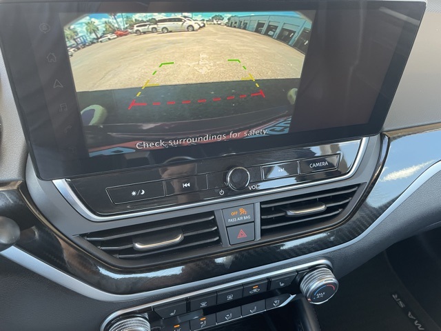 2023 Nissan Altima 2.5 SR photo 13