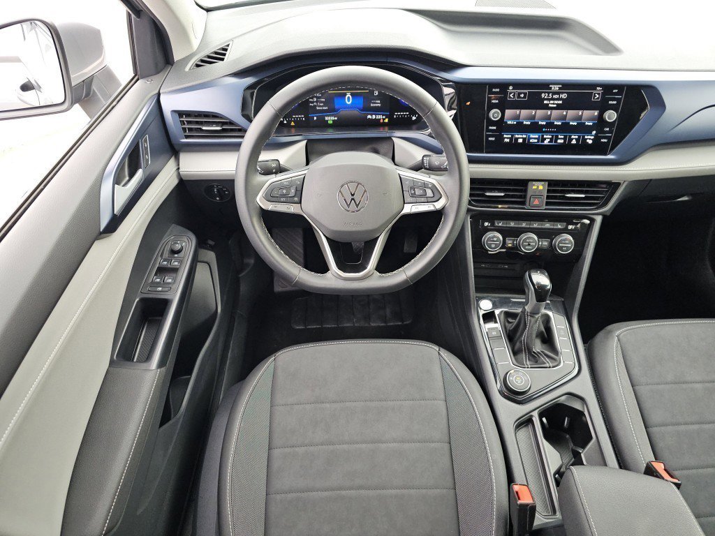 2024 Volkswagen Taos SE photo 4