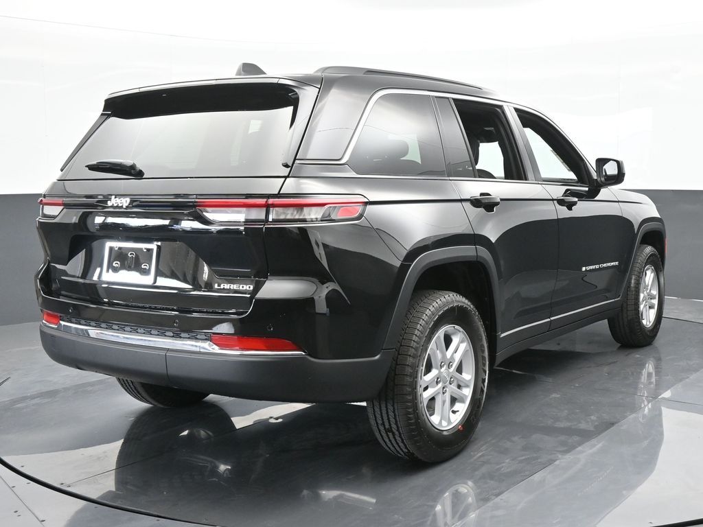 2024 Jeep Grand Cherokee Laredo photo 5