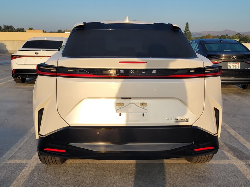 2024 Lexus RZ 450e Premium photo 4
