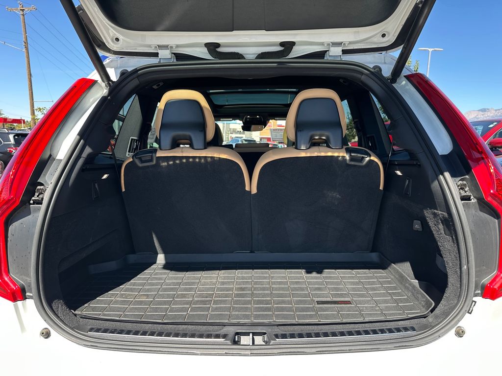 2017 Volvo XC90 T6 Inscription photo 28