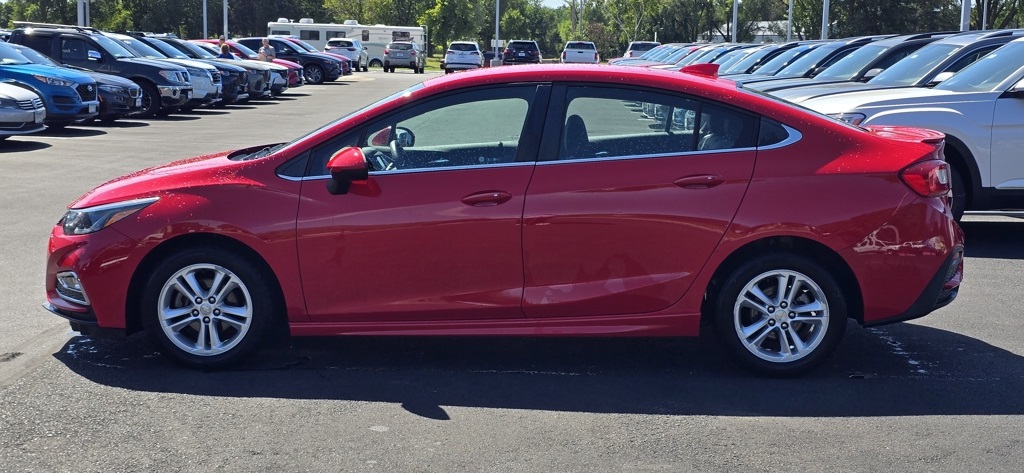 Used 2018 Chevrolet Cruze LT with VIN 1G1BE5SM8J7155906 for sale in St. Cloud, Minnesota