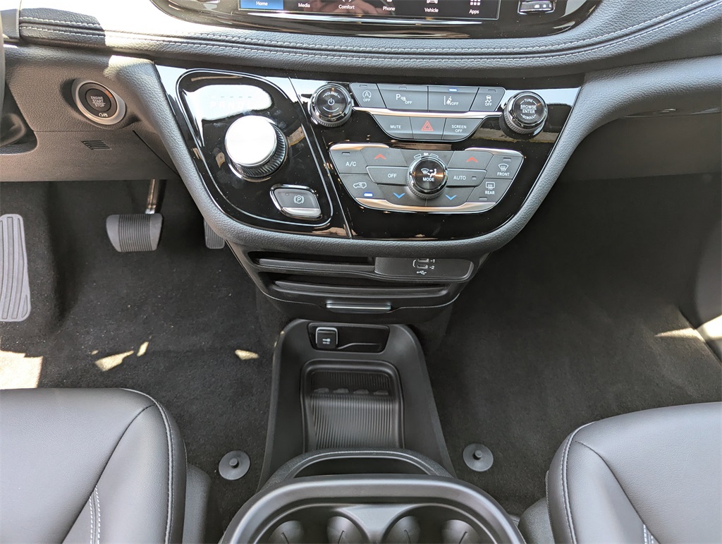 2026 Chrysler Pacifica photo 26