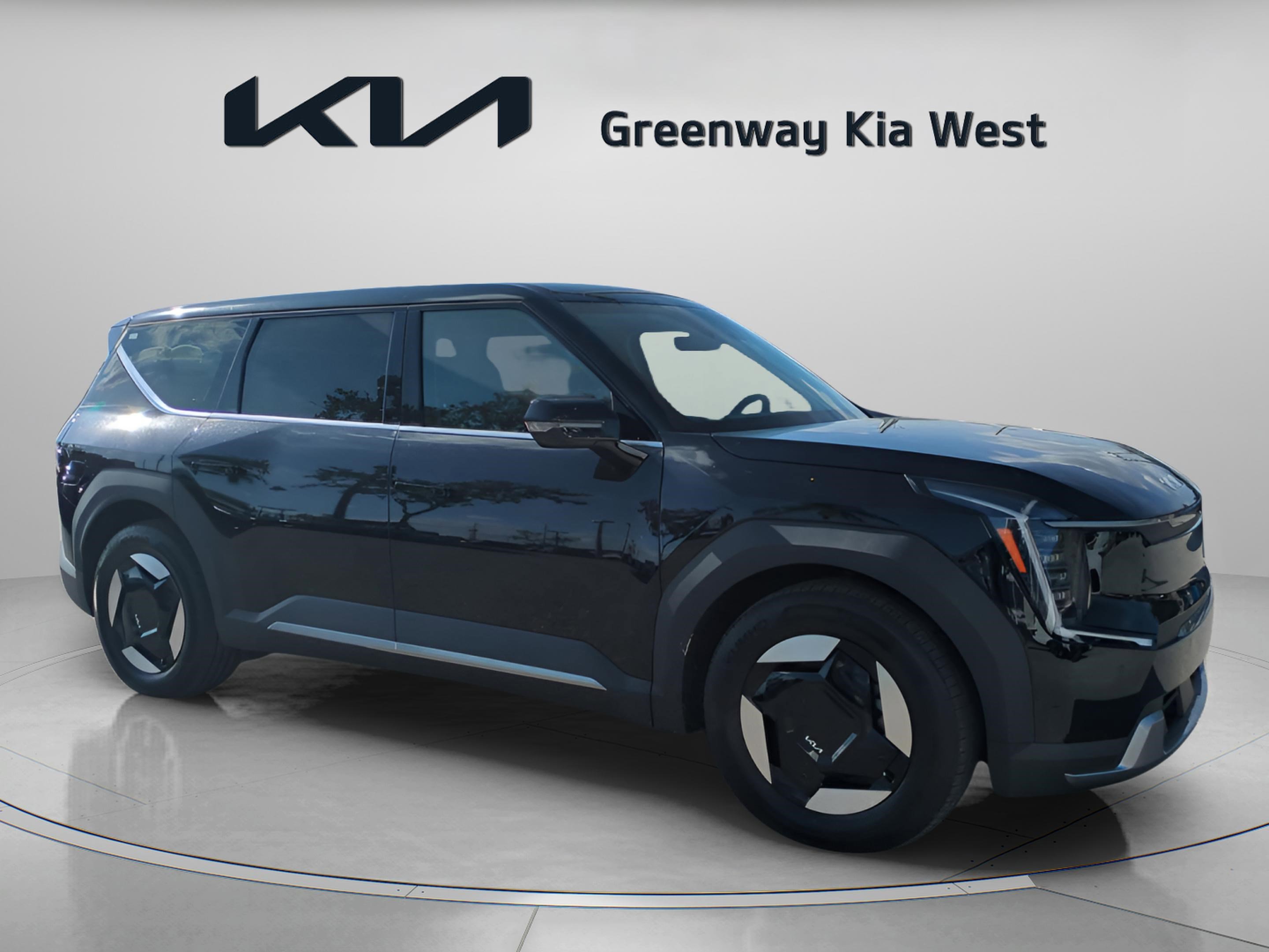 2026 Kia EV9 Light's photo