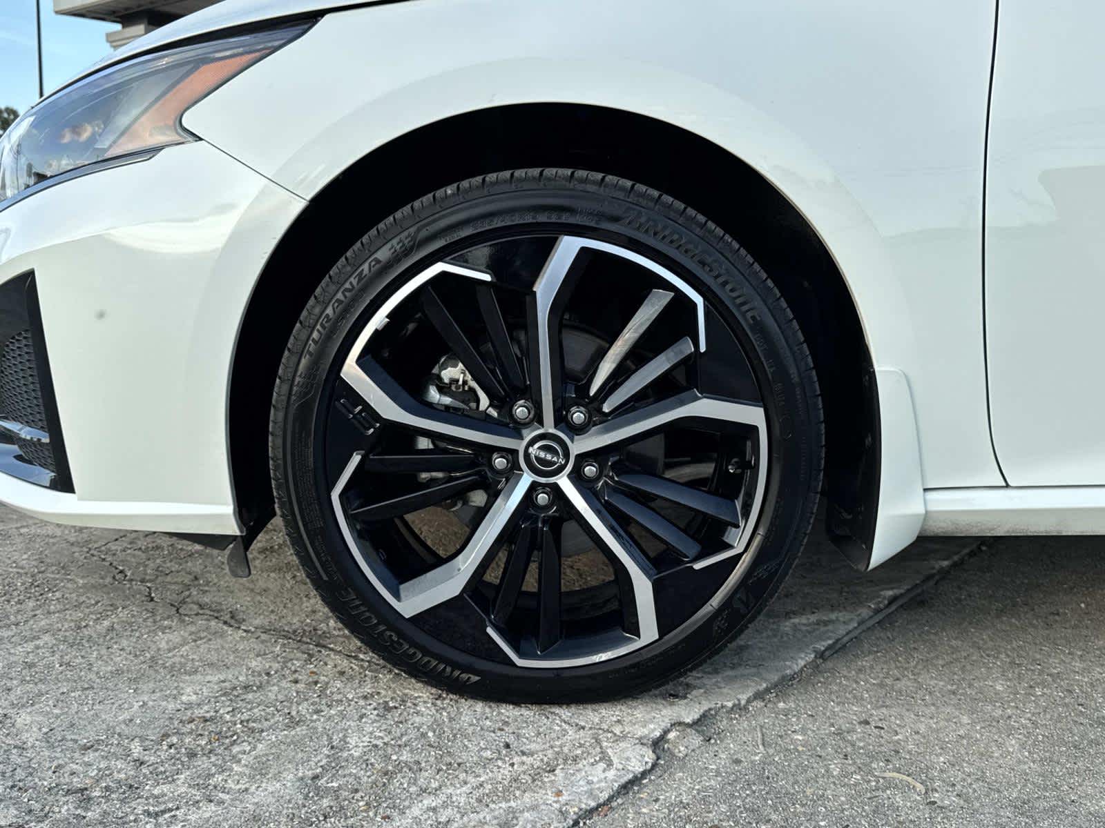 2025 Nissan Altima SR photo 4