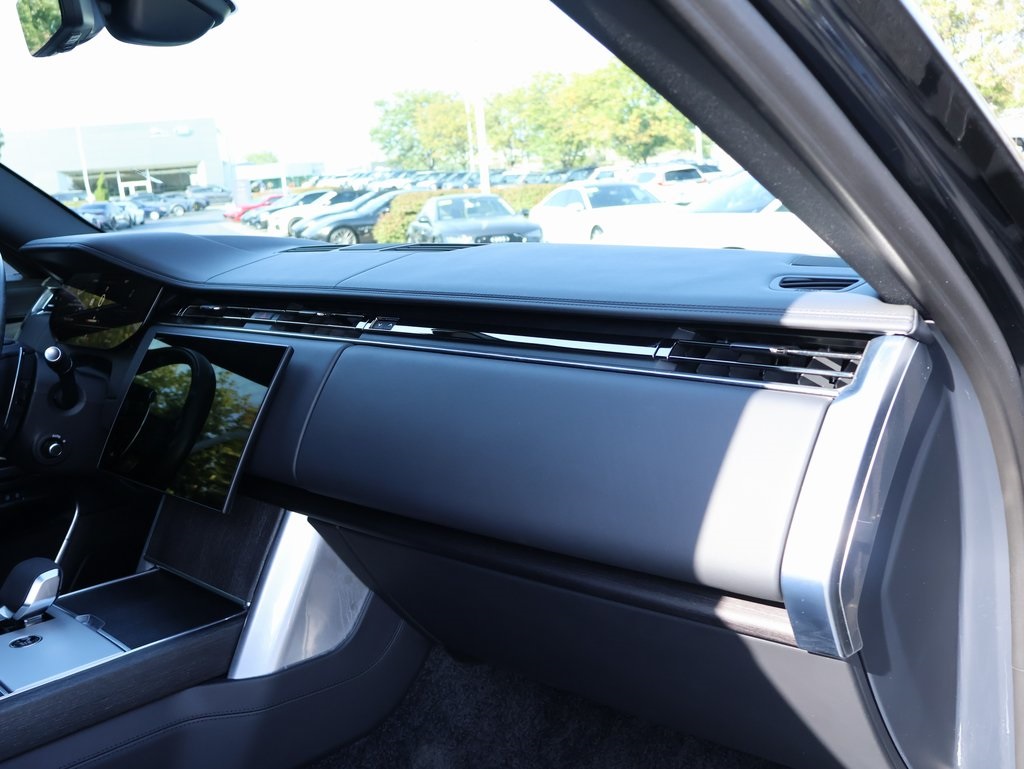 2025 Land Rover Range Rover SE photo 9
