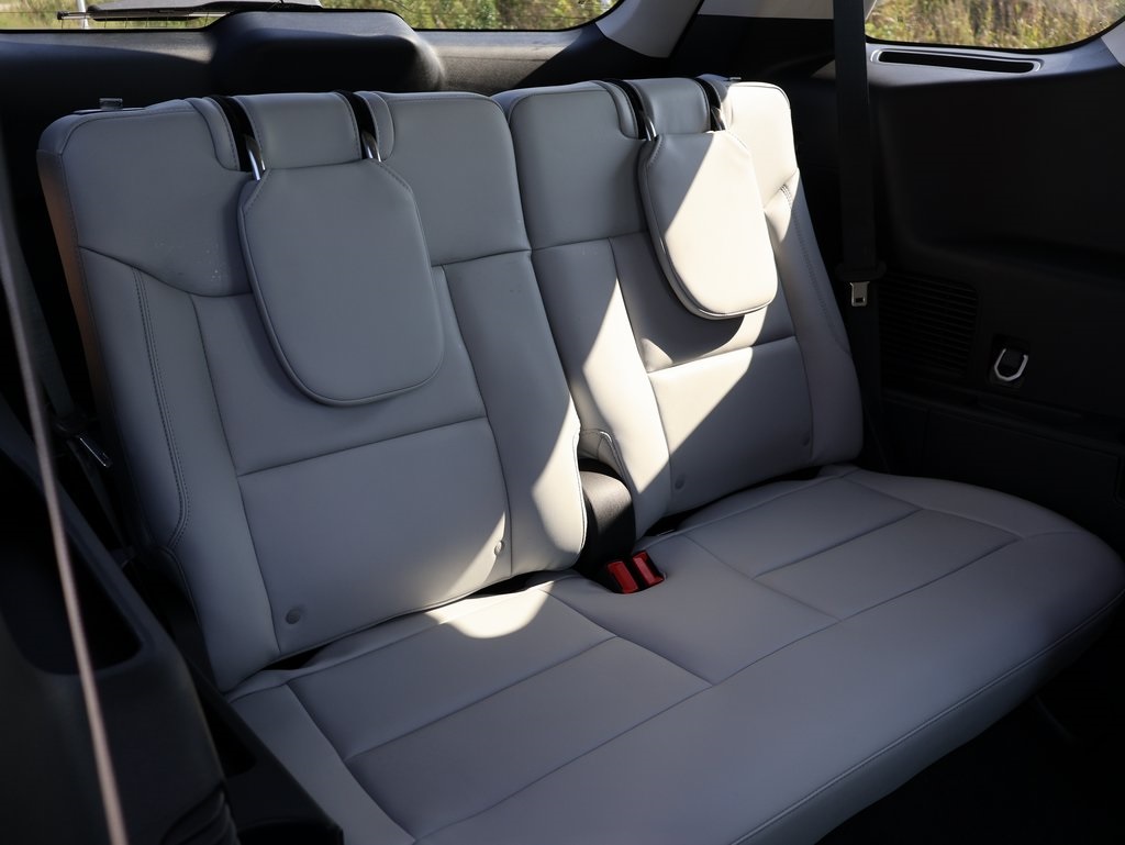 2025 Ford Explorer Platinum photo 4