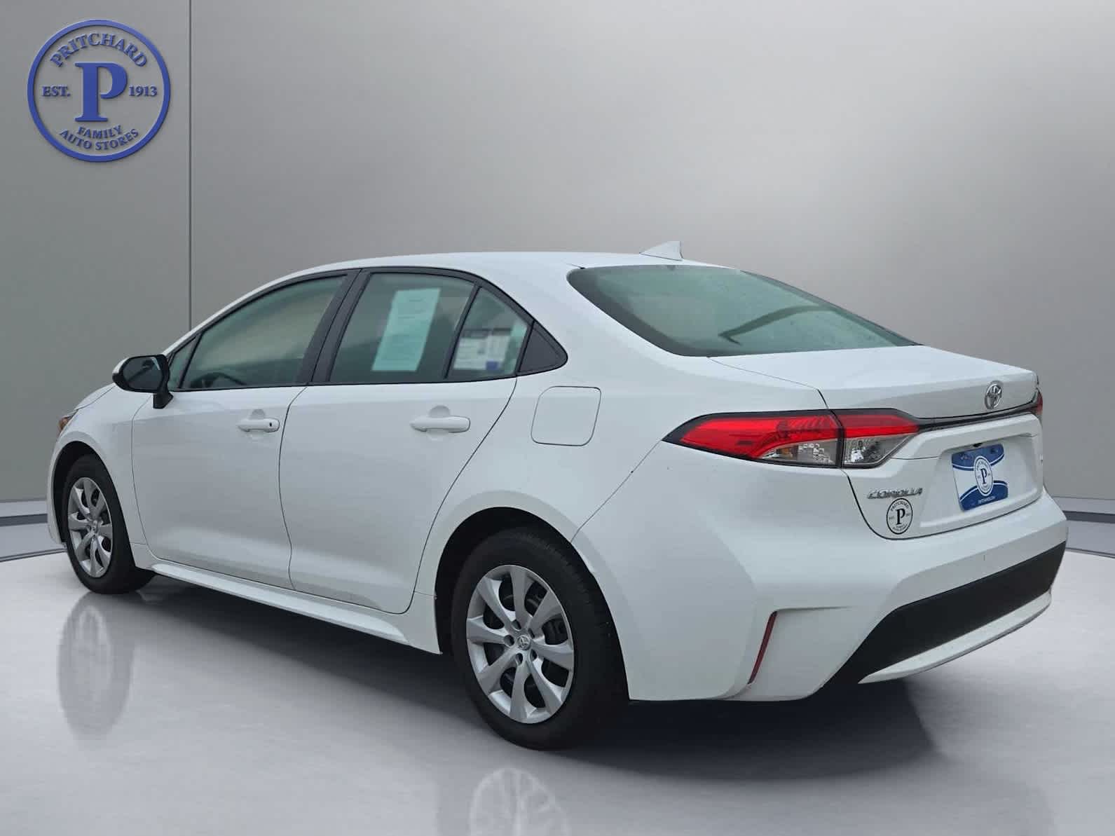 2021 Toyota Corolla LE photo 3