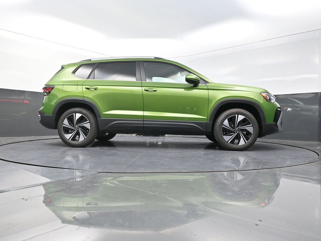 2025 Volkswagen Taos SE photo 25