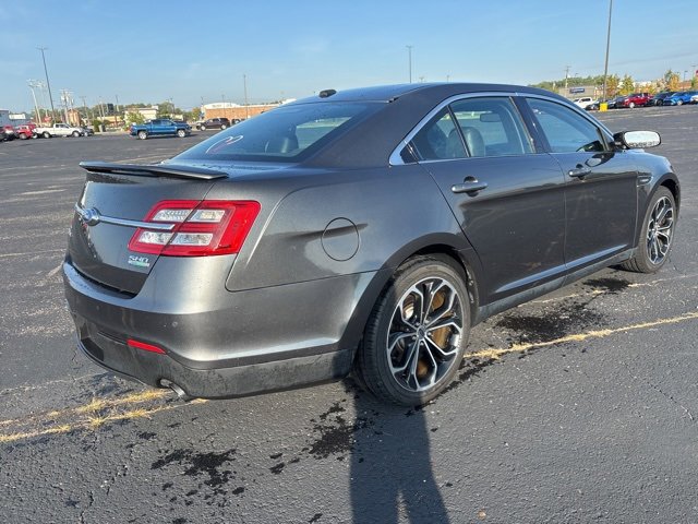2016 Ford Taurus SHO photo 3