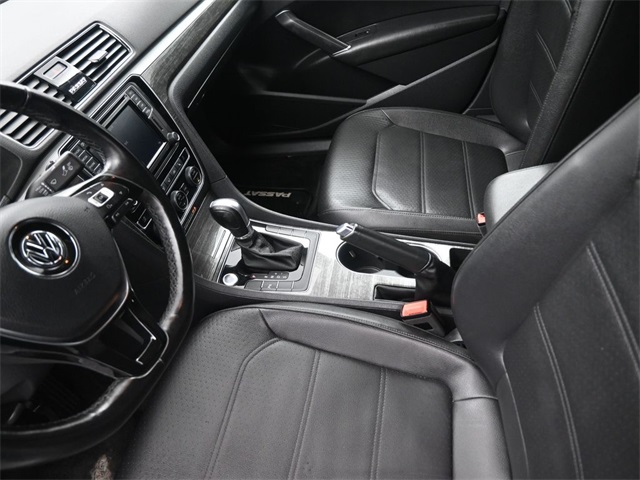 2018 Volkswagen Passat 2.0T SE photo 4